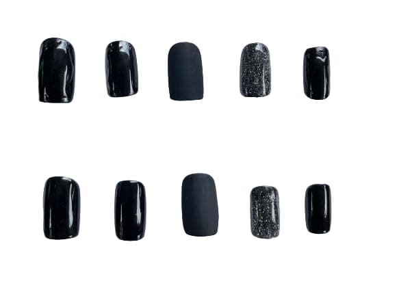 EVACHEMIST Artificial Fingernails for Women & Girl Glossy Nails Easy Glue Tab Lightweight & Long Lasting Easy To Use Quick Fix For Festivals & Special Occasions (Small) (Black) (10 Pieces)