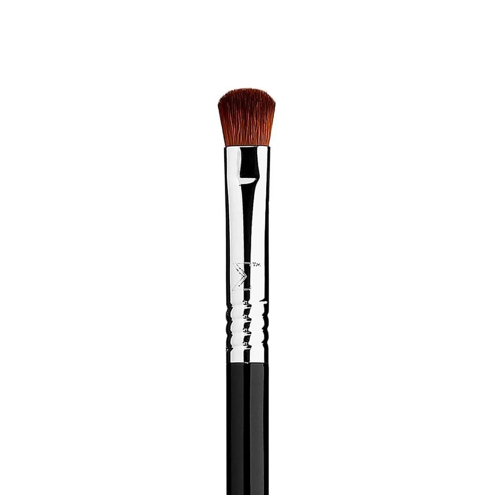 Sigma E54 Medium Sweeper Eye Shadow Brush - Small Eye Makeup Brush for Blending & Applying Color - Universal Eyeshadow Brush - Vegan, Hypoallergenic, Synthetic Makeup Brush