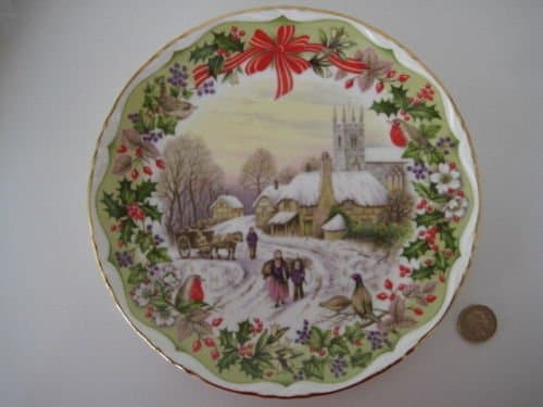 ROYAL ALBERT christmas plate 1997 - GATHERING WINTER FUEL -BNIB -UK MADE - RETIRED