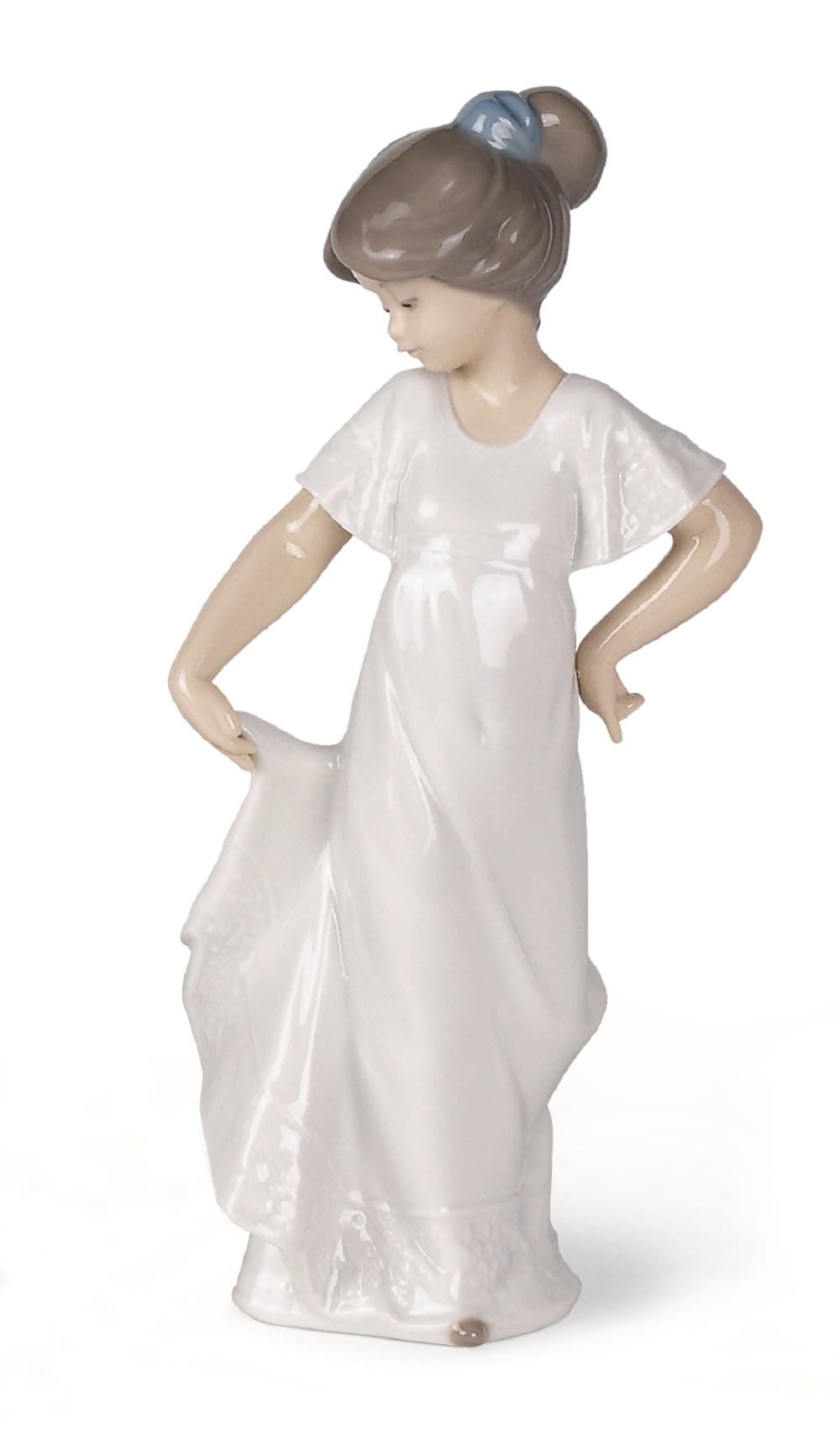 NAO How Pretty! Decorative Porcelain Gloss Figure. Ornamental Figurine of a Girl in a Nightgown in Pastel Tones for Home Decoration