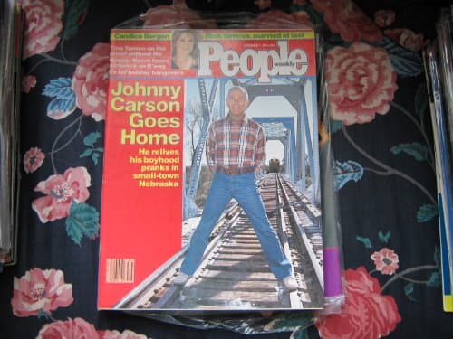 People Weekly (JOHNNY CARSON , Candice bergen , Tina Turner , Raquel Welch, December 7 , 1981) Paperback – January 1, 1981