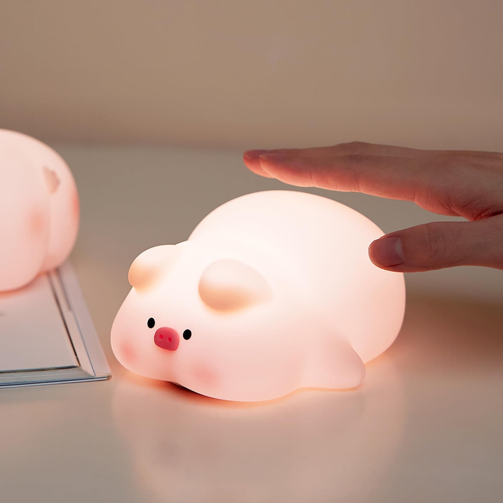 URAQT Pink Pig Kids Night Light, Portable LED Baby Night Light Kids Night Lamp, USB Chargeable Battery Silicone Baby Sleep Lights for Children Kids Baby Boy Girl Gifts Cute Room Decor Bedroom Decor [Energy Class E]
