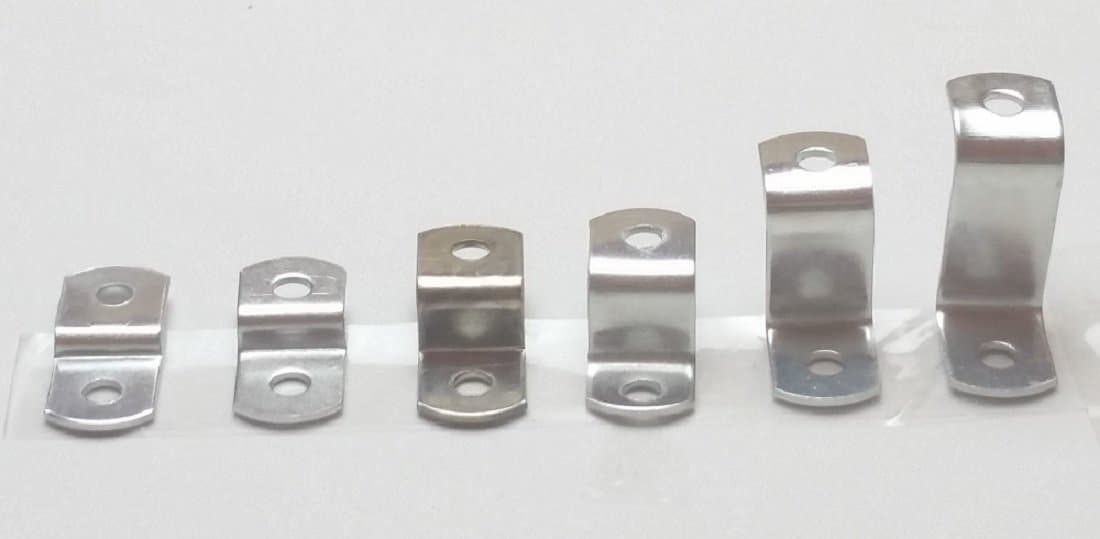 Offset Canvas Clips For Picture Framing Starters Package. Includes (100) of each 1/8" 1/4" 3/8" 1/2" 3/4" 1". Included is 600 pieces #6 X 3/8" pan-head screws.