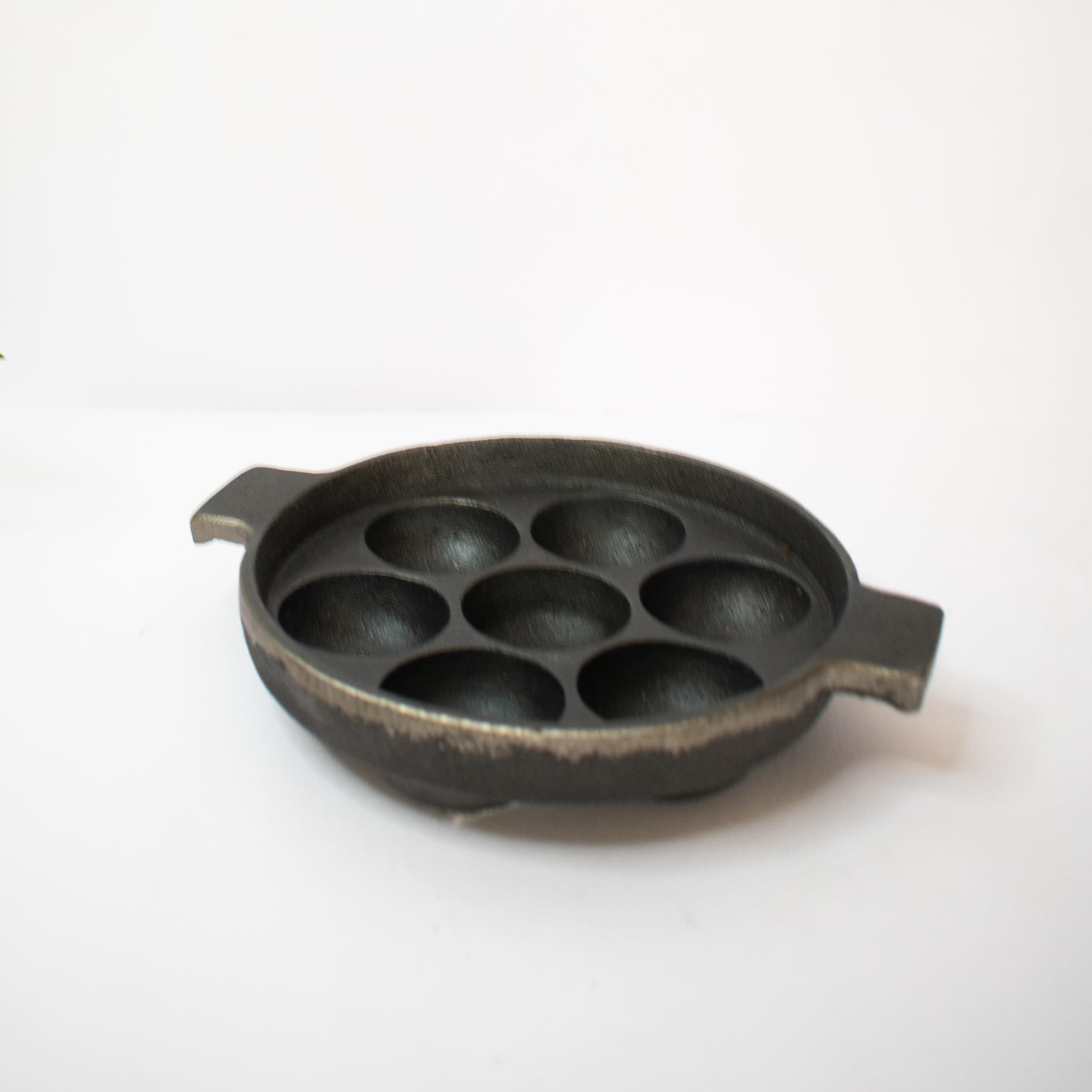 Zishta Handmade Cookware Cast Iron Kuzhipaniyaram| Paniyaram Pan Thattu - 7 Cavities|Induction, Gas Stove & Electric Coil Stove|Flat Base/Bottom Black- 17.8, 2.0 Kg