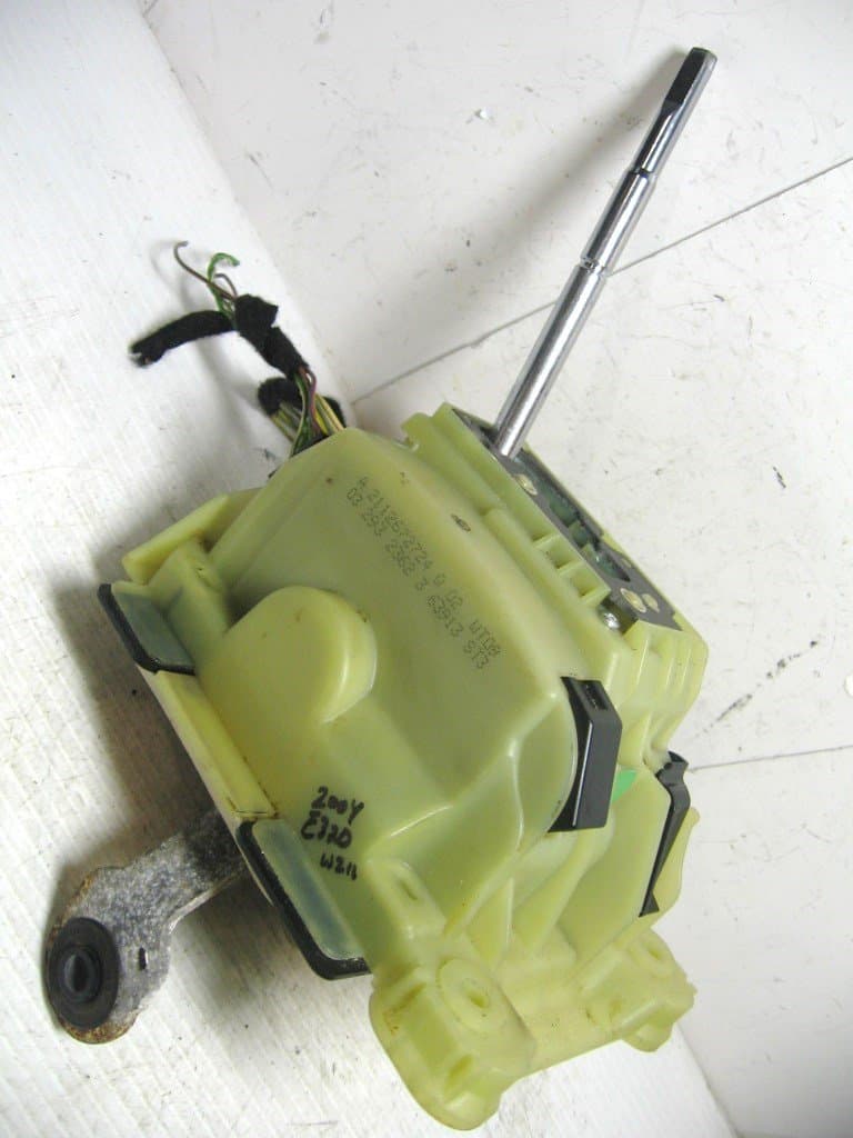 A 2112676224 Mercedes Benz W211 gear selector lever shifter assembly E320 E500 E55 AMG