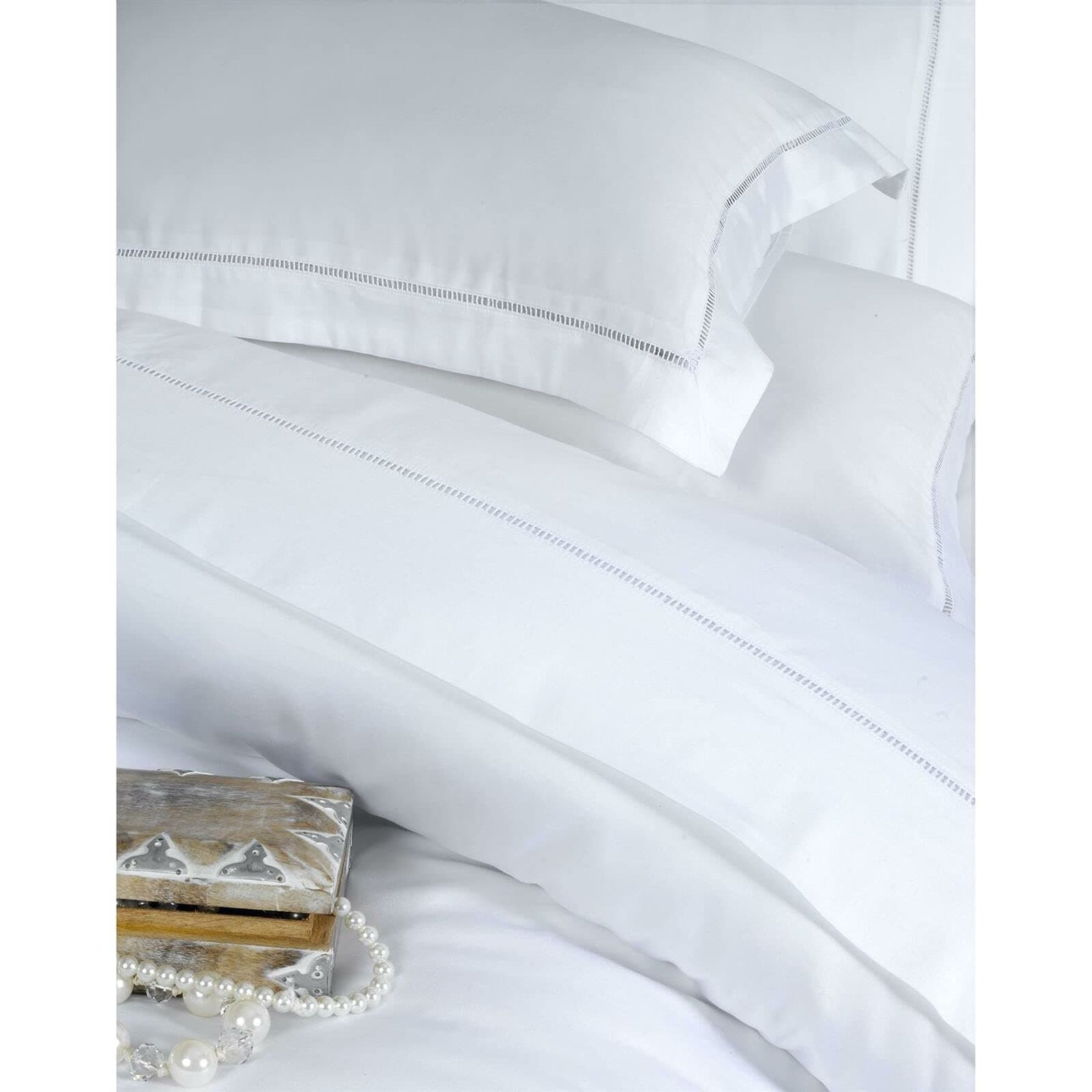 Emma Barclay 1000 Thread Count Duvet Cover in White - King Bed