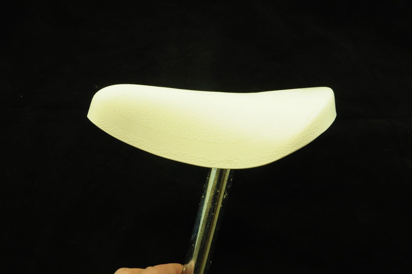 SMALL KIDDIES BIKE SEAT CHILDREN'S CYCLE SADDLE FITTED 22.2m SEAT POST WHITE NOS