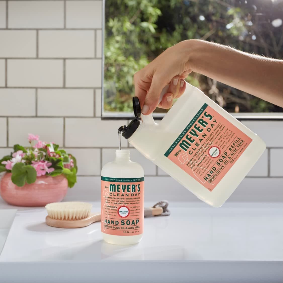 Mrs. Meyer's Clean Day Liquid Hand Soap Refill,33 oz,Geranium by Mrs. Meyer's Clean Day