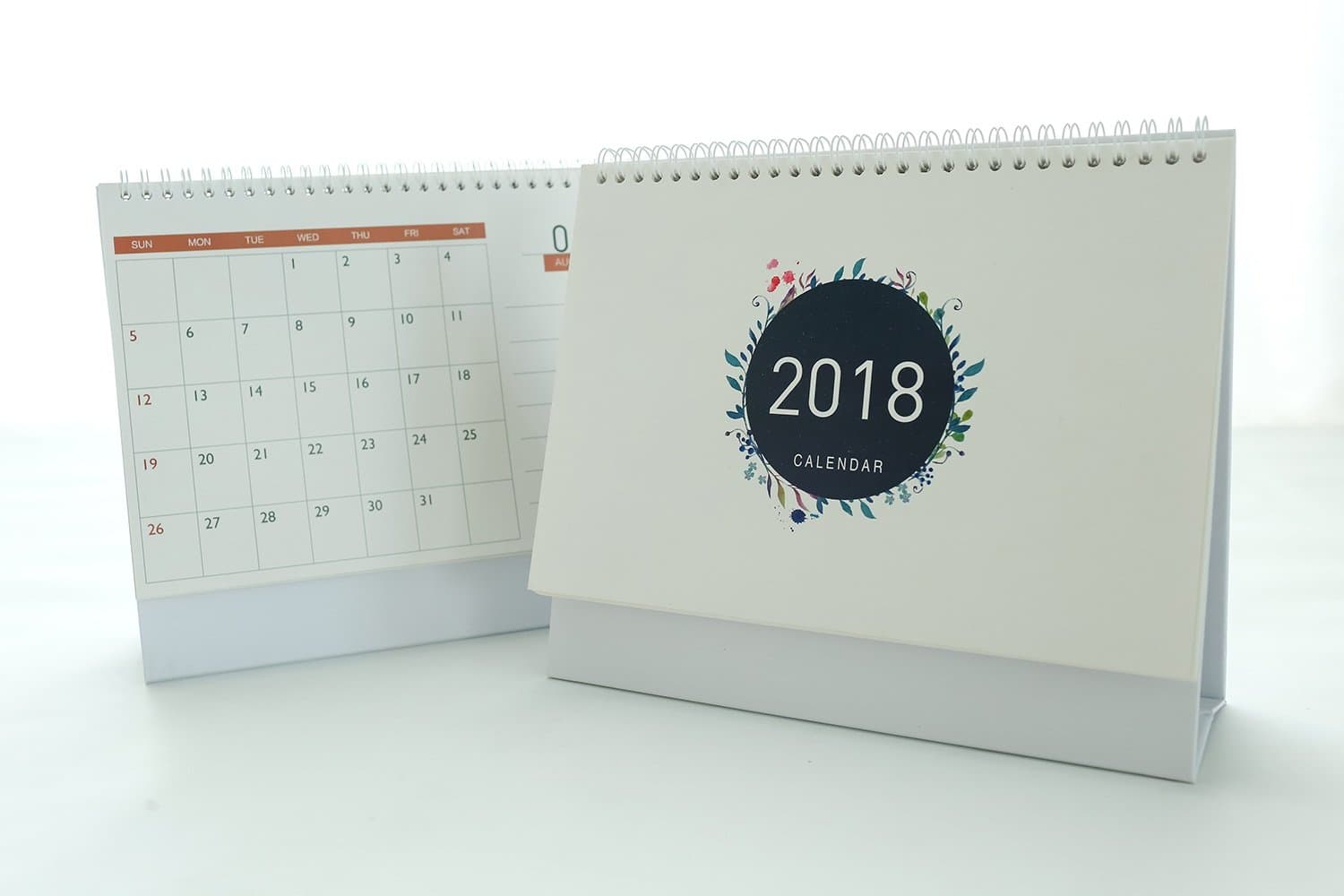 2018 Yearly Desk Stand-up Foldable Page Calender Sunday Marking Paper Calender Illustration Calender