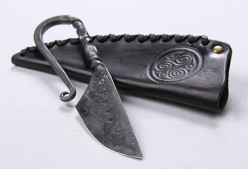 Medieval Celtic knife- black- Hand Forged Knife- Sports- Hand Made Genuine Leather Case- Hardened Blade - Vintage– Art Collection- Antiquity- Great Gift Idea- …