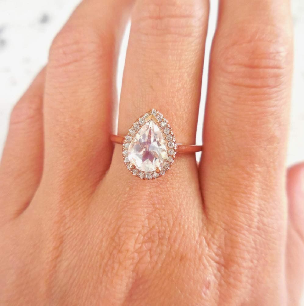 Finemall Plated with 18K Rose Gold Rose Gold European and American pear Shaped Zircon Ring Cut 4 Carat Cubic Zirconia CZ Engagement Wedding Ring for Women Size 6-10