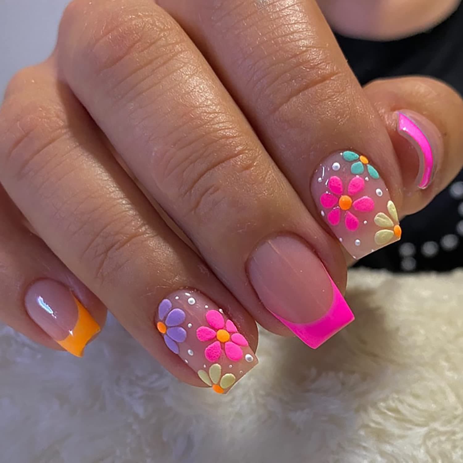 24Pcs Press on Nails Short French Fake Nail Acrylic Square Nude Pink Design with Flower Designs Full Cover Stick on Glue on