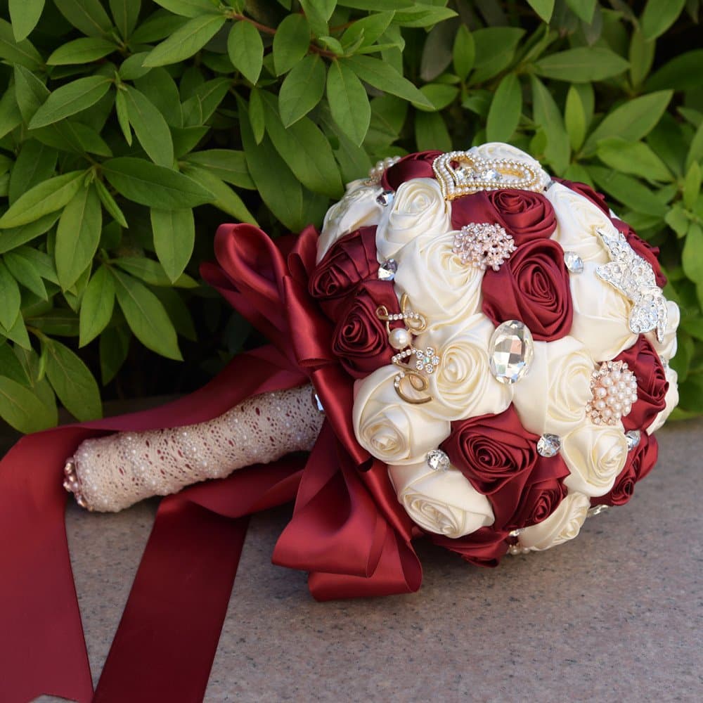 Lavendel Shining Wedding Bouquet Pearls Crystal Brooch Artificial Bridal Bouquet (Ivory+Burgundy)