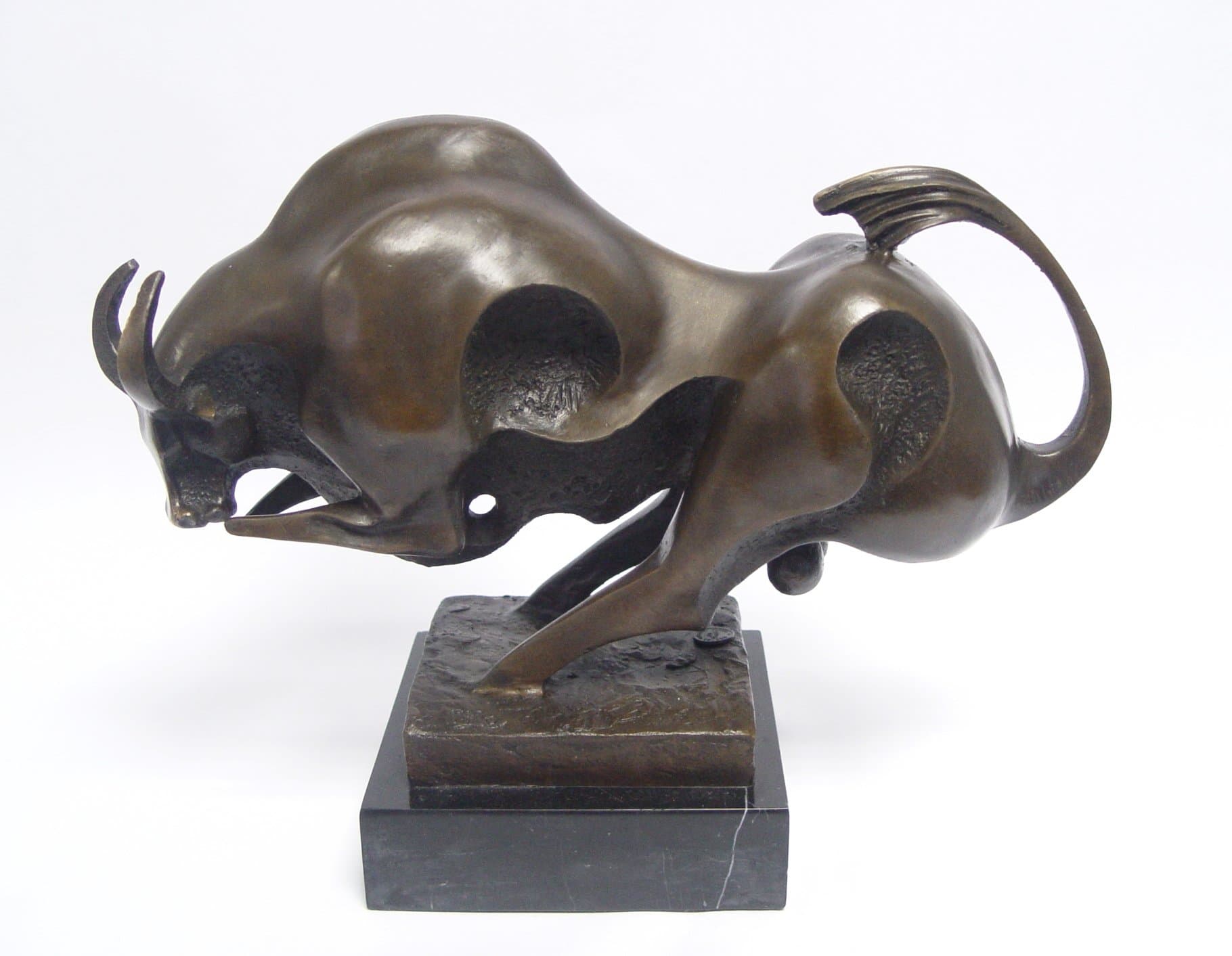 Decoratie Modern Abstract Bronze Sculpture – Bull Figure on Marble Base Bronze Length 34.5 cm