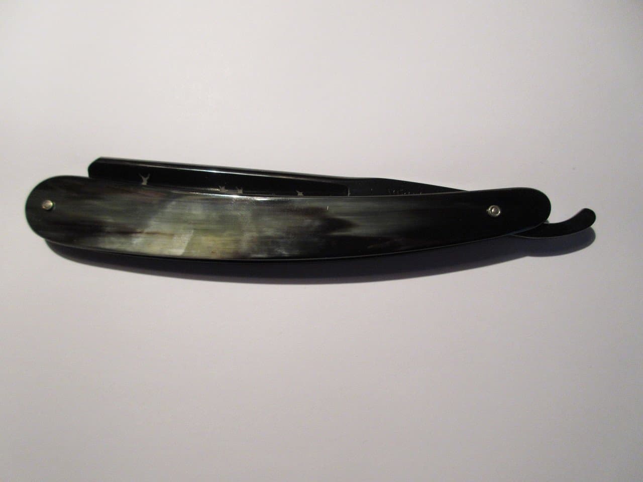 Wacker Huntsman 7/8" Straight Razor, Square Tip w/Radius, Black Chrome, Etched Blade, Horn Scales