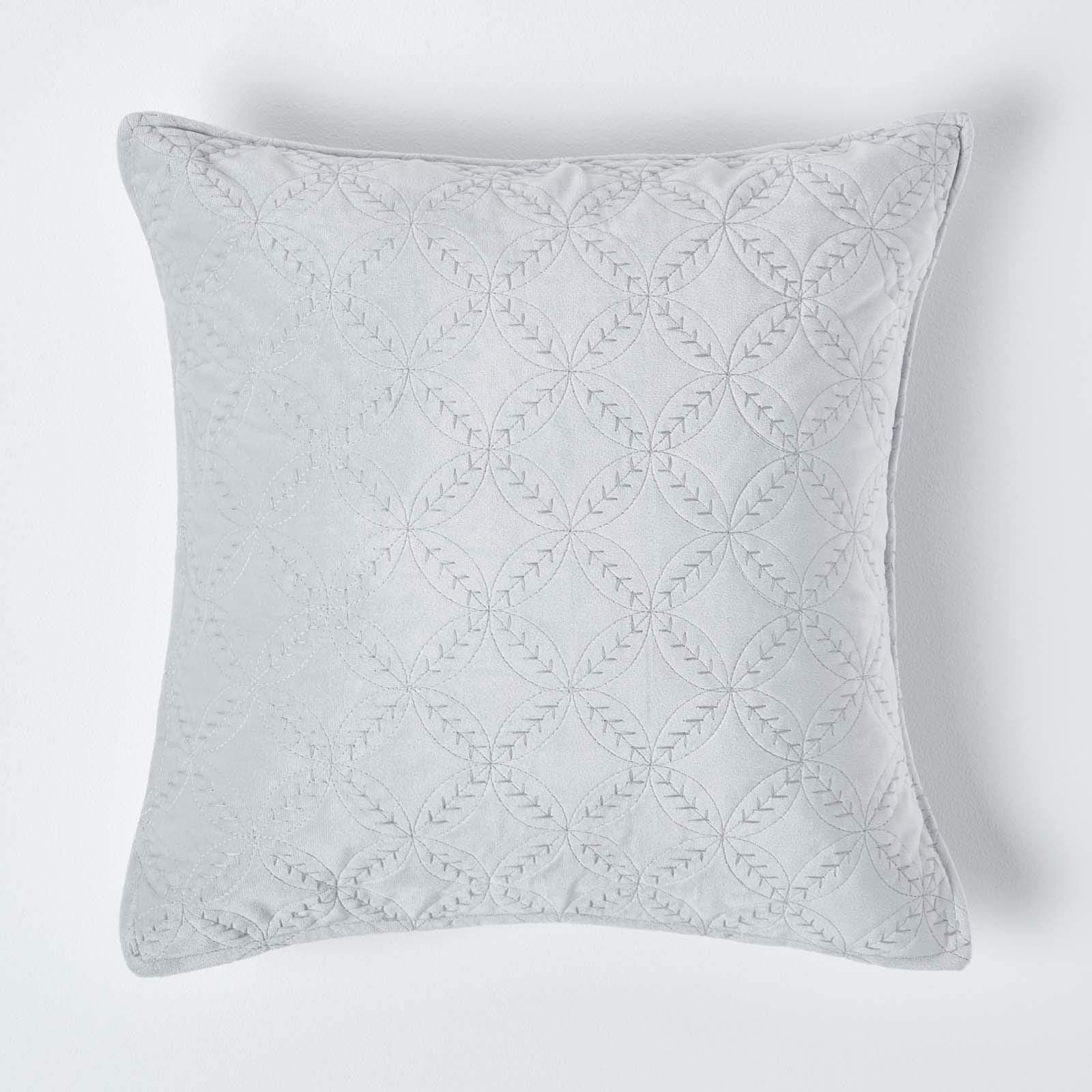 HOMESCAPES Grey Luxury Velvet Cushion Cover 45 x 45 cm Geometric Design for Sofa or Bed. Light Grey/Silver Scatter Cushion Cover ‘Eternity Rings’ Circles Design