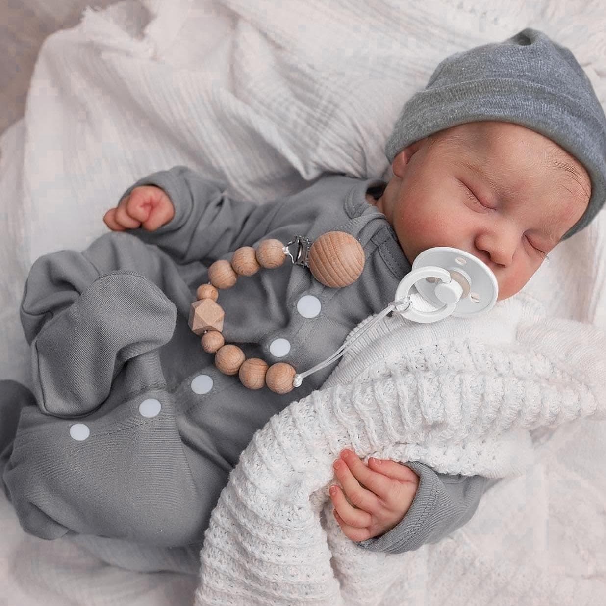 Realistic Reborn Baby Dolls - 18 Inch Full Vinyl Body Lifelike Reborn Boy Doll Poseable Real Life Newborn Sleeping Baby Dolls Gift Toys with Accessories for Kids Age 3+