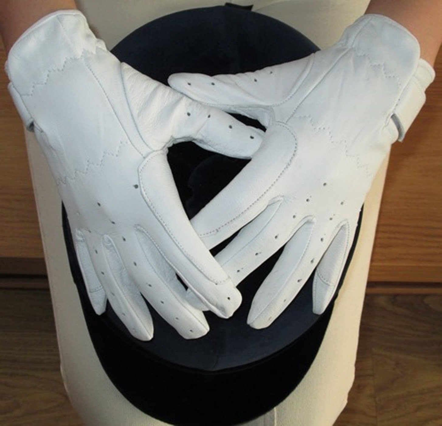 Hands On EquestrianLadies Dressage Gloves Horse Riding White or Cream