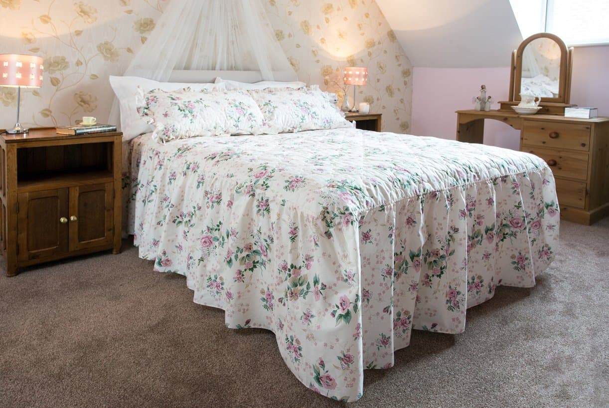 The Bettersleep Company Traditional Quilted Fitted Bedspread & Pillowsham Set Rose Garden - Kingsize