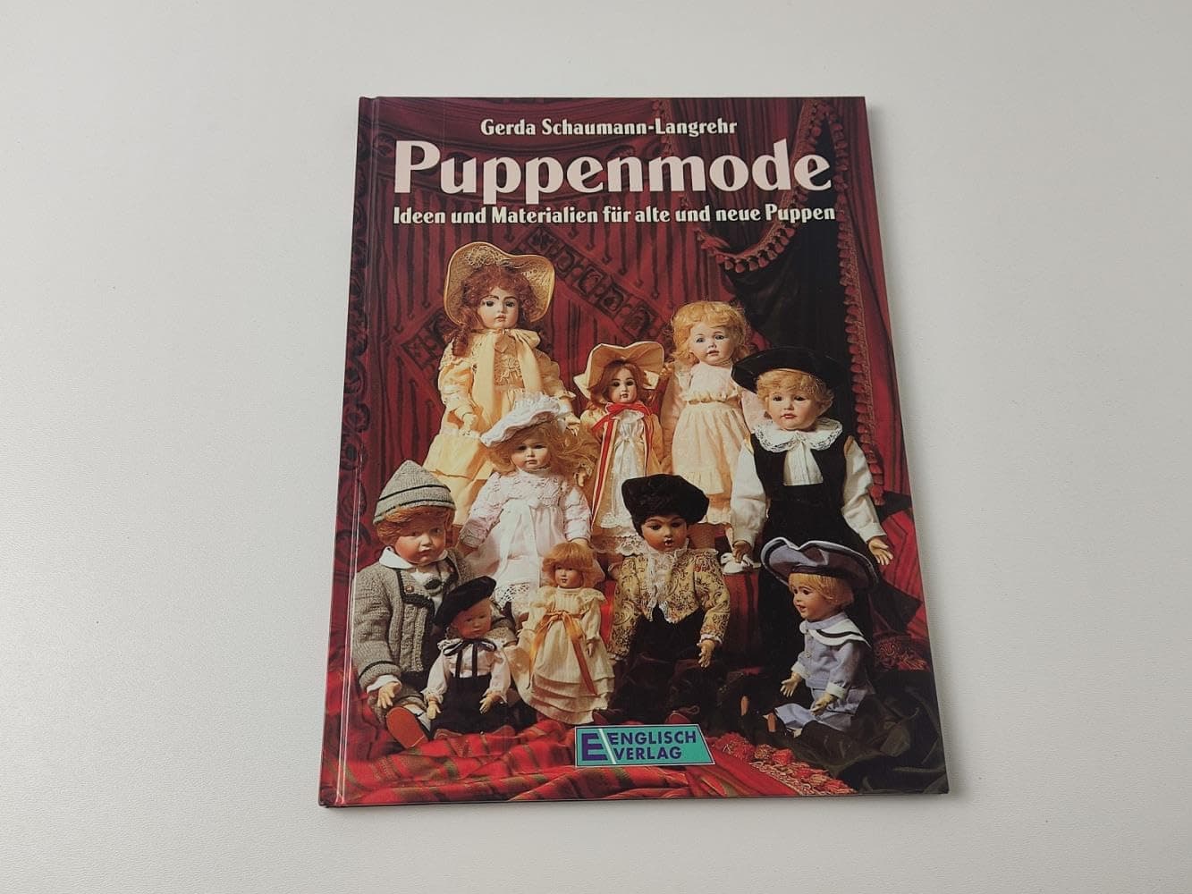 Puppenmode. Ideen und Materialien für alte und neue Puppen