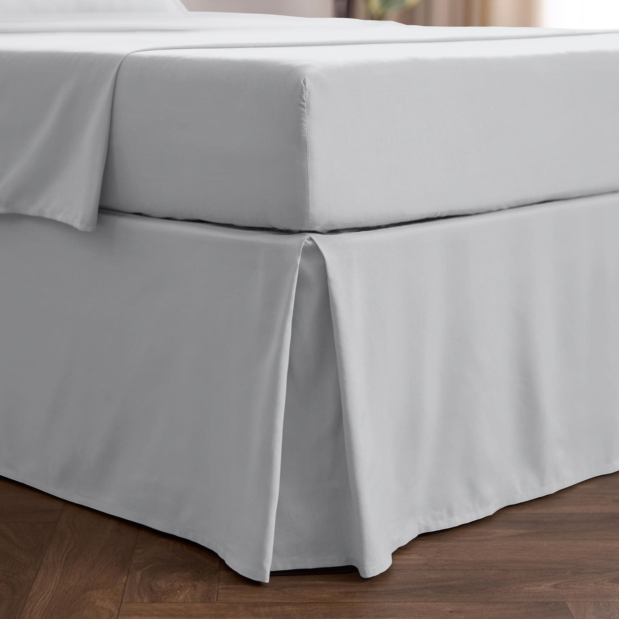 Mellanni Bed Skirt Queen Size - Bed Skirting - 15-Inch Tailored Drop Pleated Dust Ruffle - Hotel Luxury Bedding - Wrinkle, Fade, Stain Resistant - 1 Bedskirt (Queen, Light Gray)