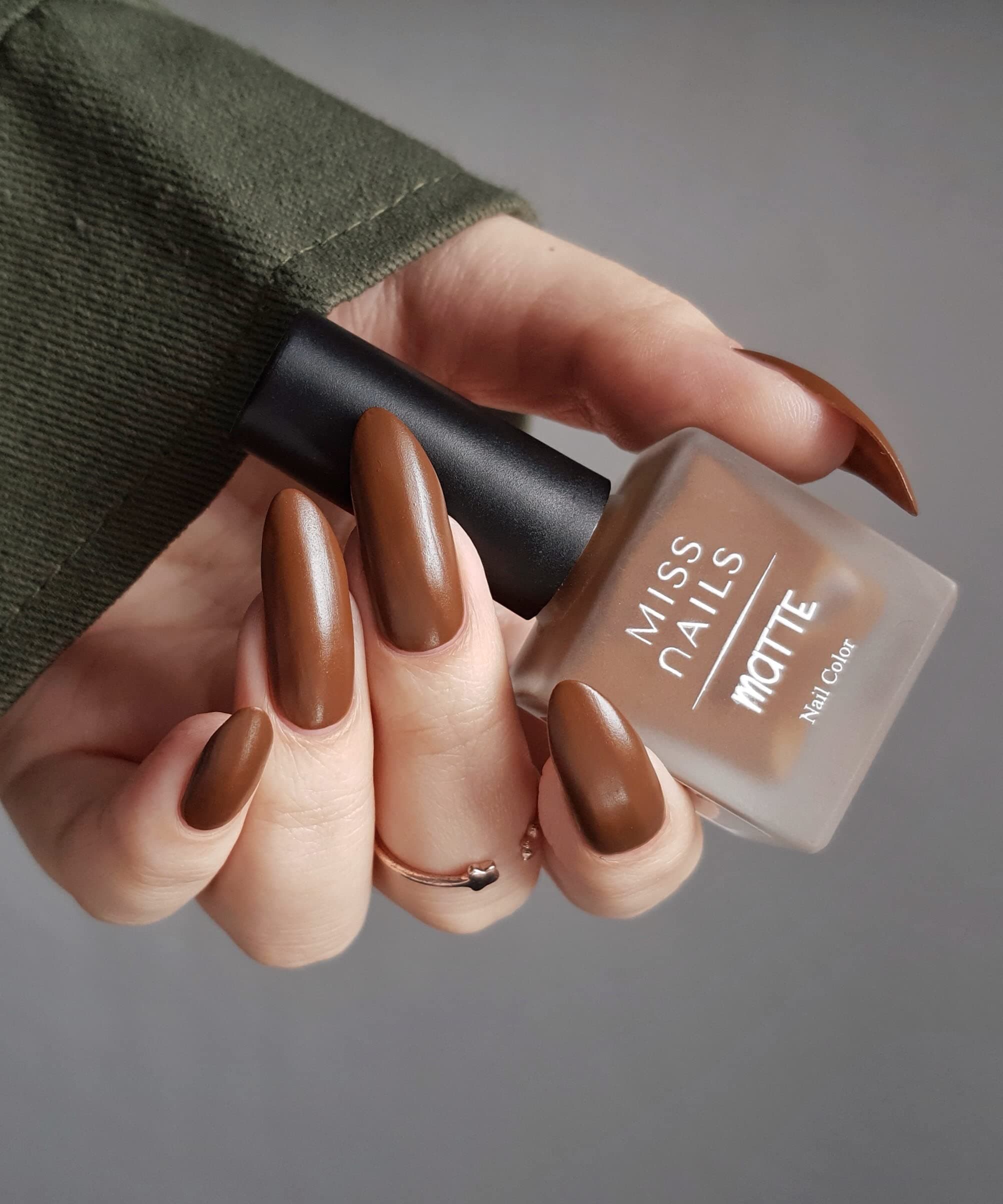 Miss Nails 15 Toxic Free Nail Color Matte Finish Matte Collection (8 ml) (Brown Affaire)