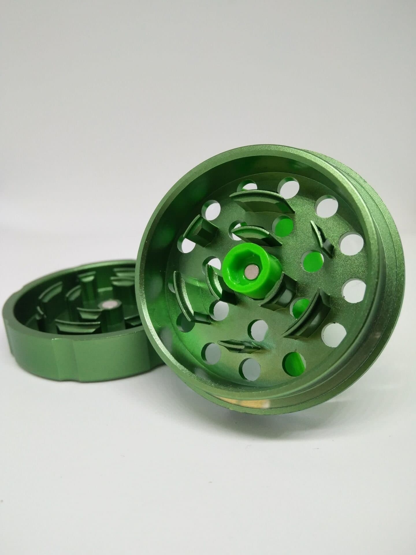 Pre-Roll Cone Grinder - Funnel Grinder - Metal/Plastic - Acrylic Grinder - Cone Rolling Machine - Cone Rolling Papers - Magnetic Funnel Herb Grinder (Green)