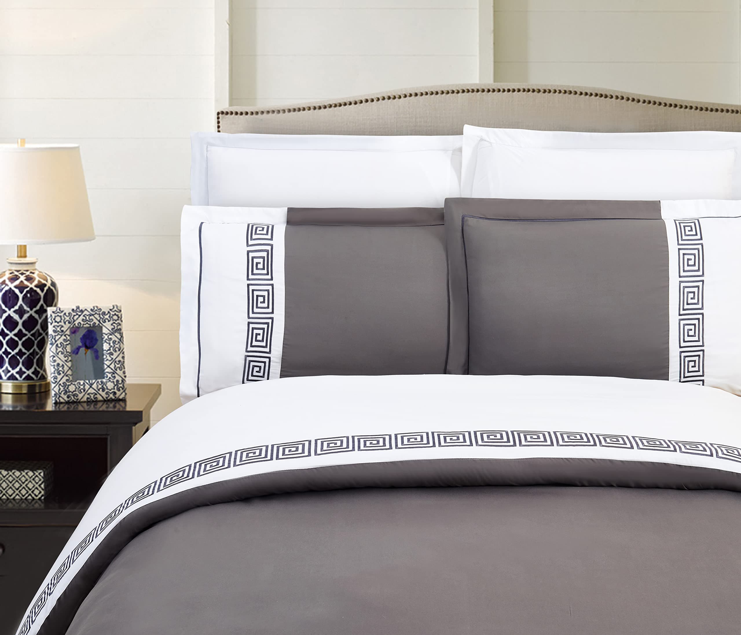 Luxurious Hotel Collection Super-Soft 1500 Thread Count Egyptian Quality 3-Piece Greek Pattern Duvet Cover Set, Full/Queen, Gray