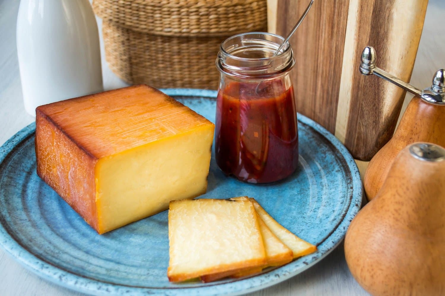 Smoked Mature Cheddar Cheese min 100g