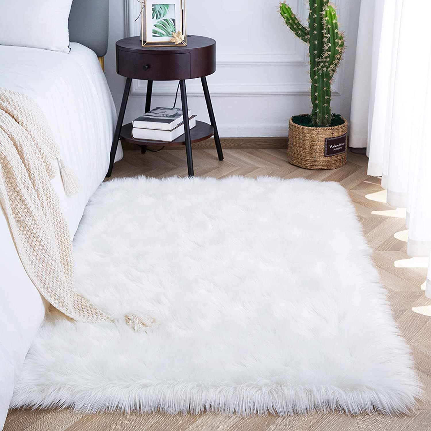 Faux Sheepskin Rugs, Soft Fluffy Faux Chair Cover Hairy Washable Carpet Non Slip Mats for Chair Bed Sofa Floor with Extra Long Wool (White, 50x150CM)
