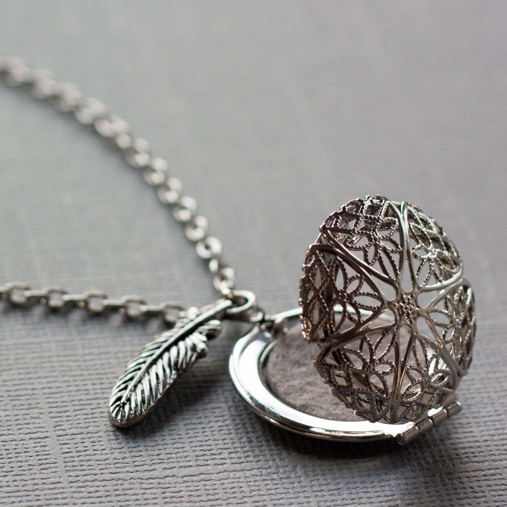 Feather Diffuser Necklace for Aromatherapy