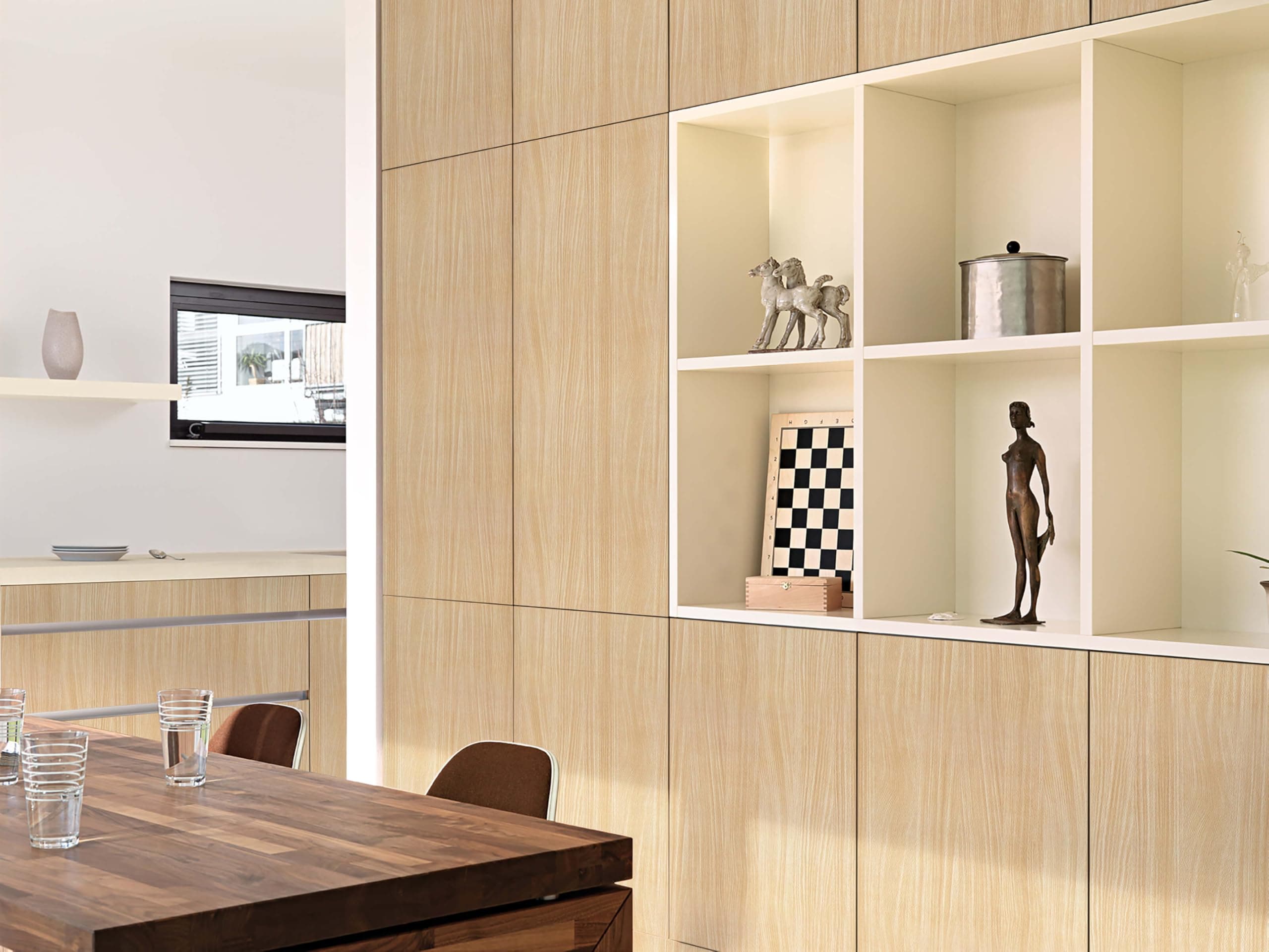 木製壁紙 スティック&ピール 自己粘着壁紙 木製ピール&スティック壁紙 取り外し可能なビニールフィルム キャビネット用 メープルウッドテクスチャ フェイクシェルフペーパーロール 11.8インチ x 78.7インチ