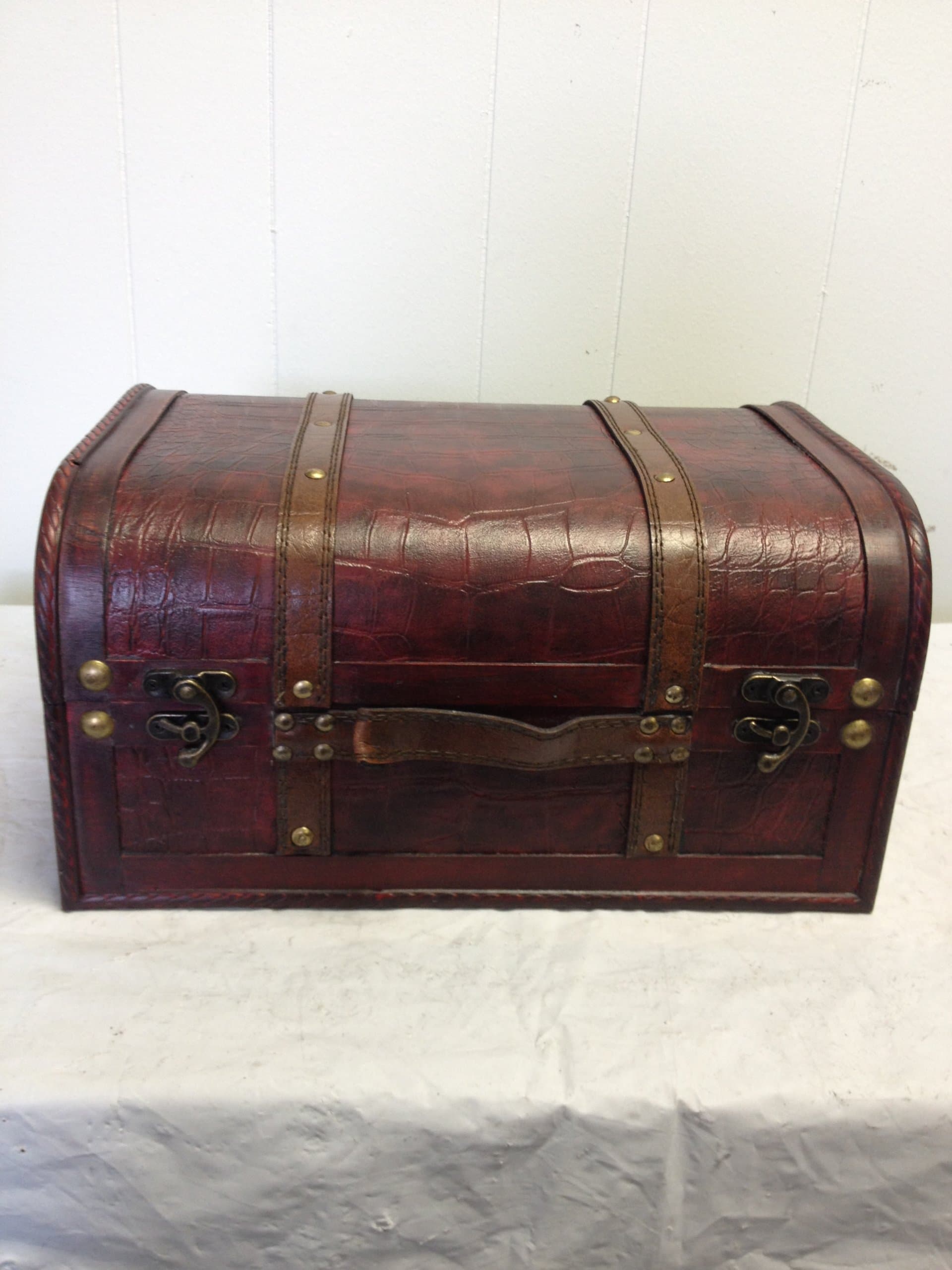 Faux Leather Decorative Wooden Storage Trunk (HF 022 B)