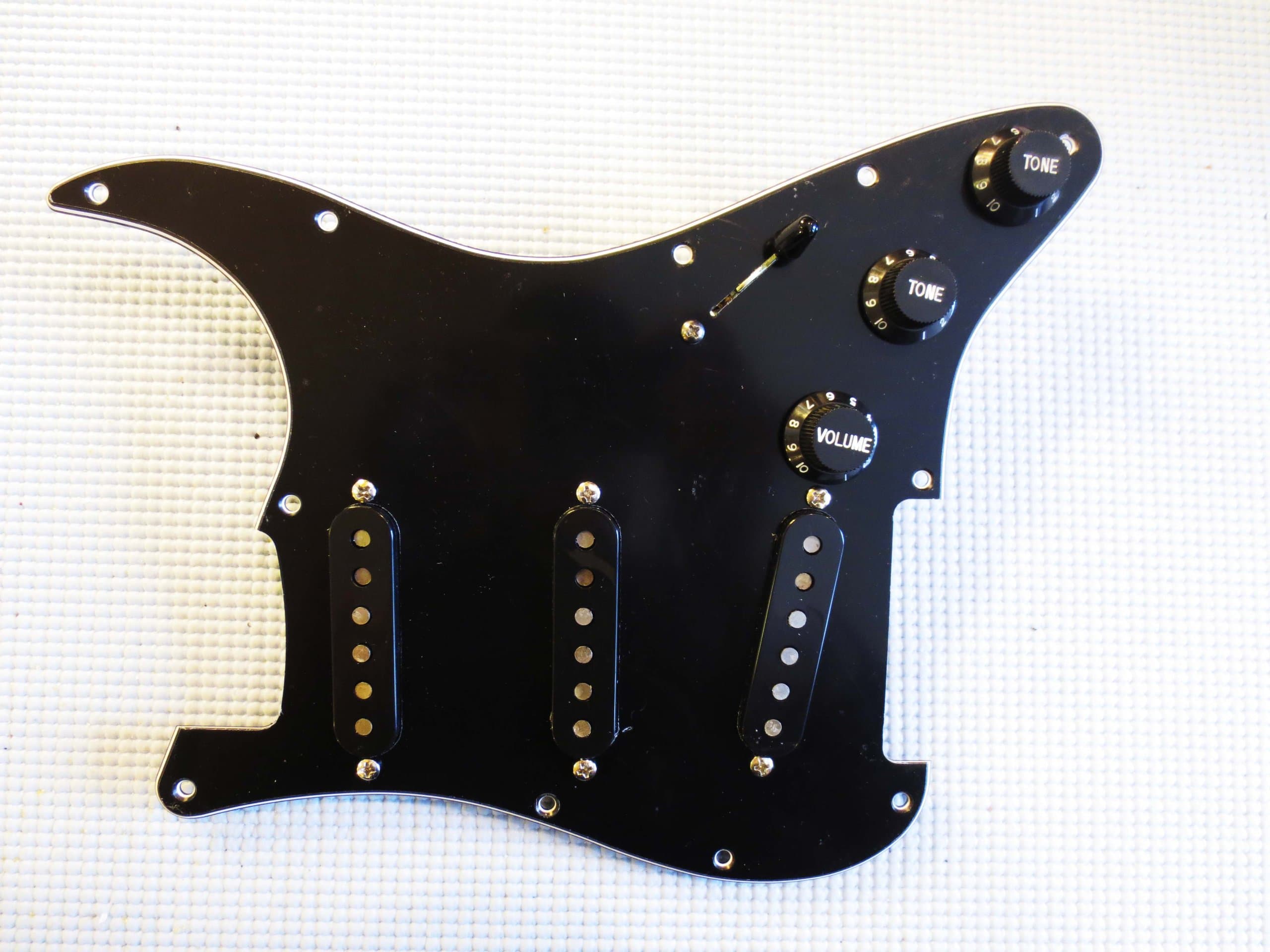 Twilight Lindy Fralin Blues Special Stratocaster Strat Pickup Black Loaded Pickguard Regular 11 Hole with Bassplate and Blender Pot