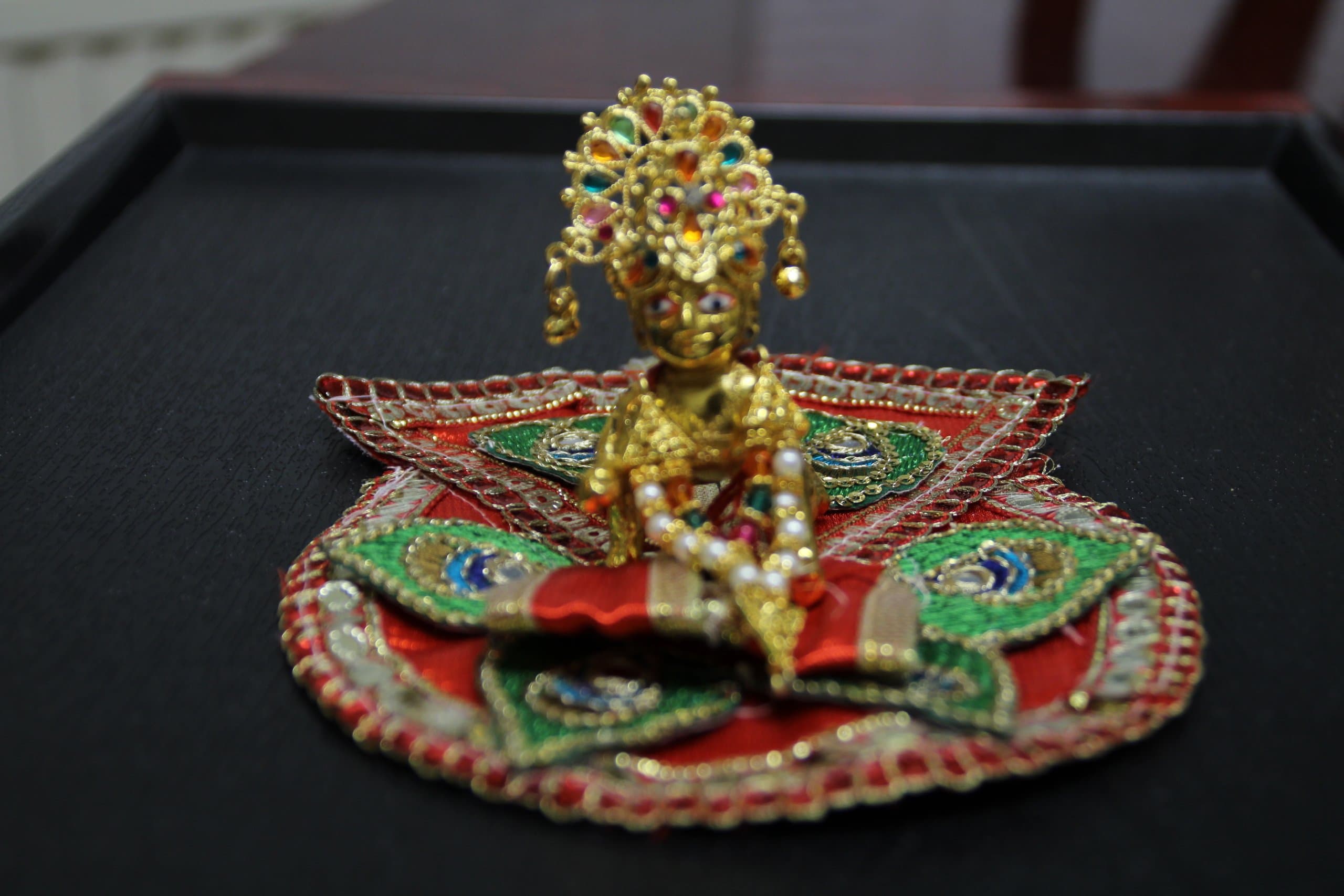 Krishna Kanhiya Bal Gopal Kanha Laddu Bhagwan Statue with Random Dress and Mukut
