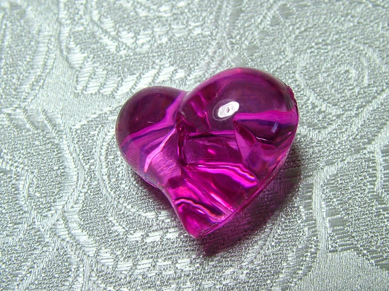 New 64pc Acrylic Fuschia Heart Accessory Wedding Table Favor Bridal Confetti