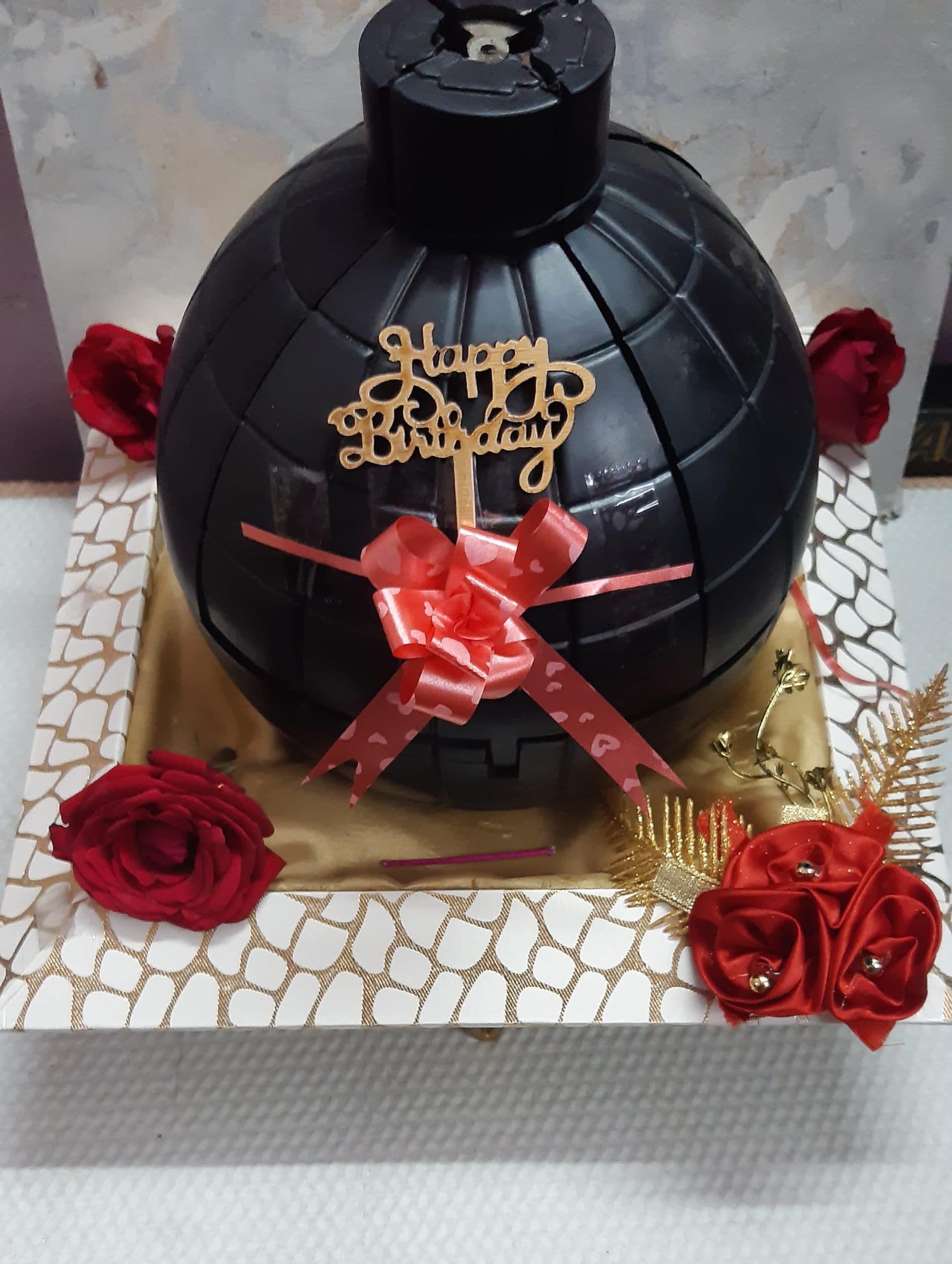 FEELING MALL DIY Surprise Box Gift for Birthday - Unexpected Plastic Round Shaped Cake Gift Box for All Occasions - Reusable Ballshell Surprise Stand - Creative Explosion Gift Decor Box, 1 Count