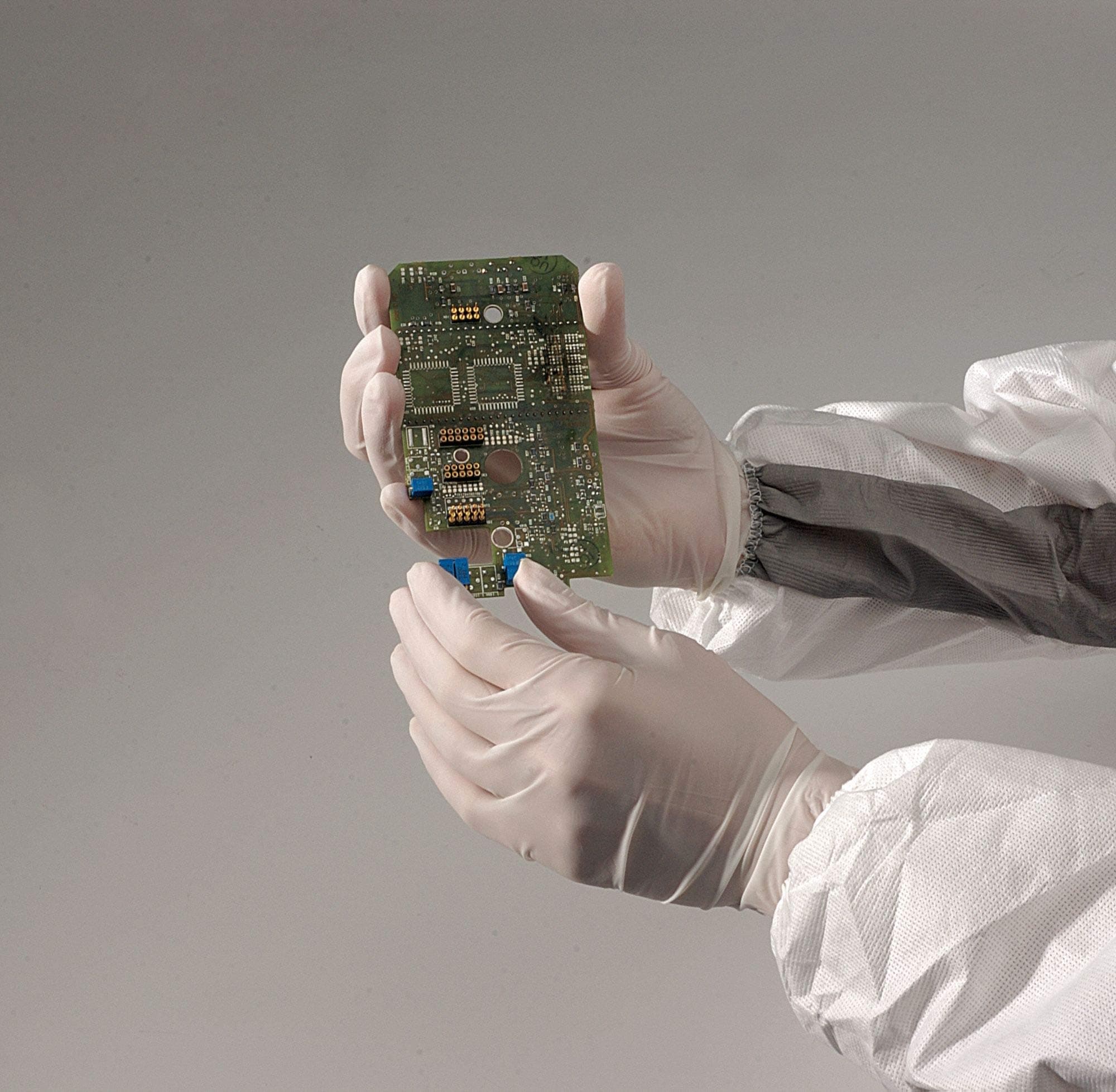 HoneywellCE412W/L North Chemsoft CE Unpowdered nitrile Glove Translucent AQL : 1, 5 class 100 for clean room, Length 30 cm, Size Large