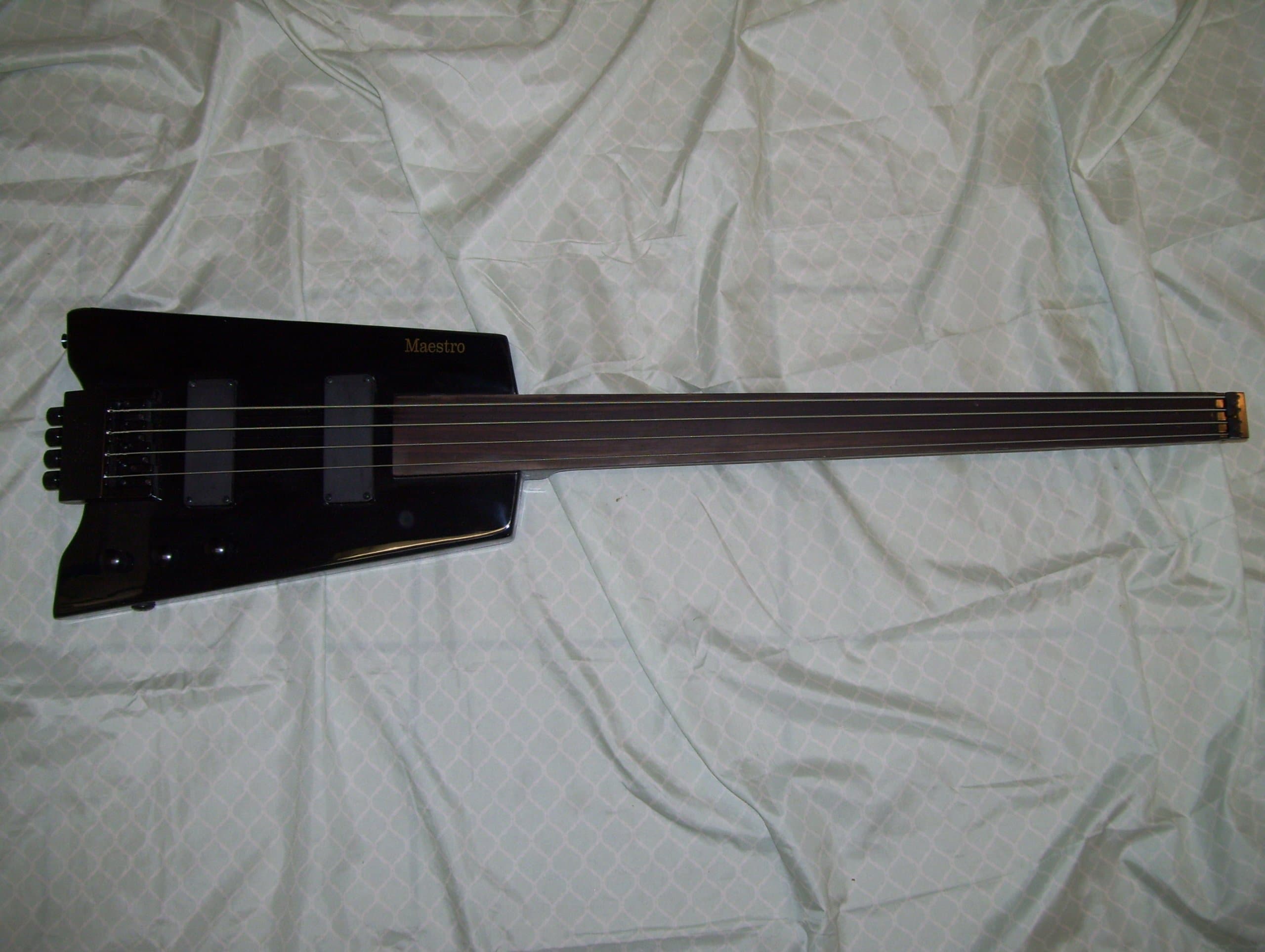 Fretless and headless Electric Bass Guitar, 4 String