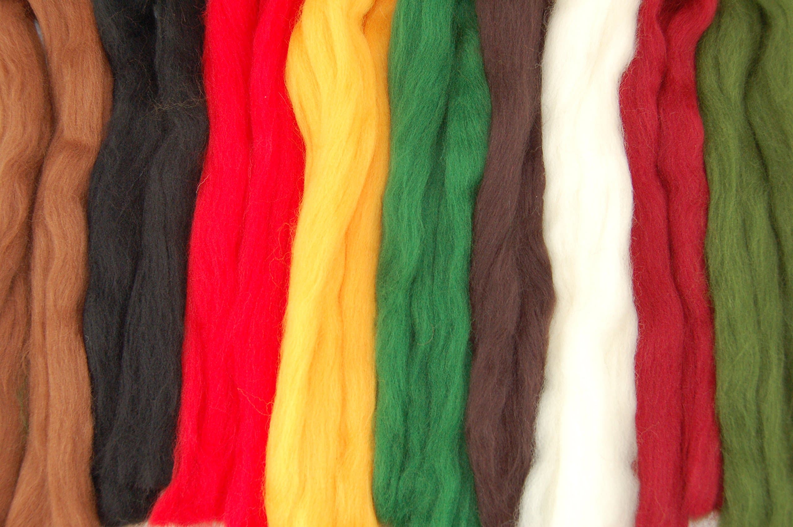 Christmas Colours Merino Wool roving/Tops A Mix of Reds Greens Browns Black and White Golden Yellow. Great for Wet Felting/Needle Felting Xmas Projects. 55gm Pack