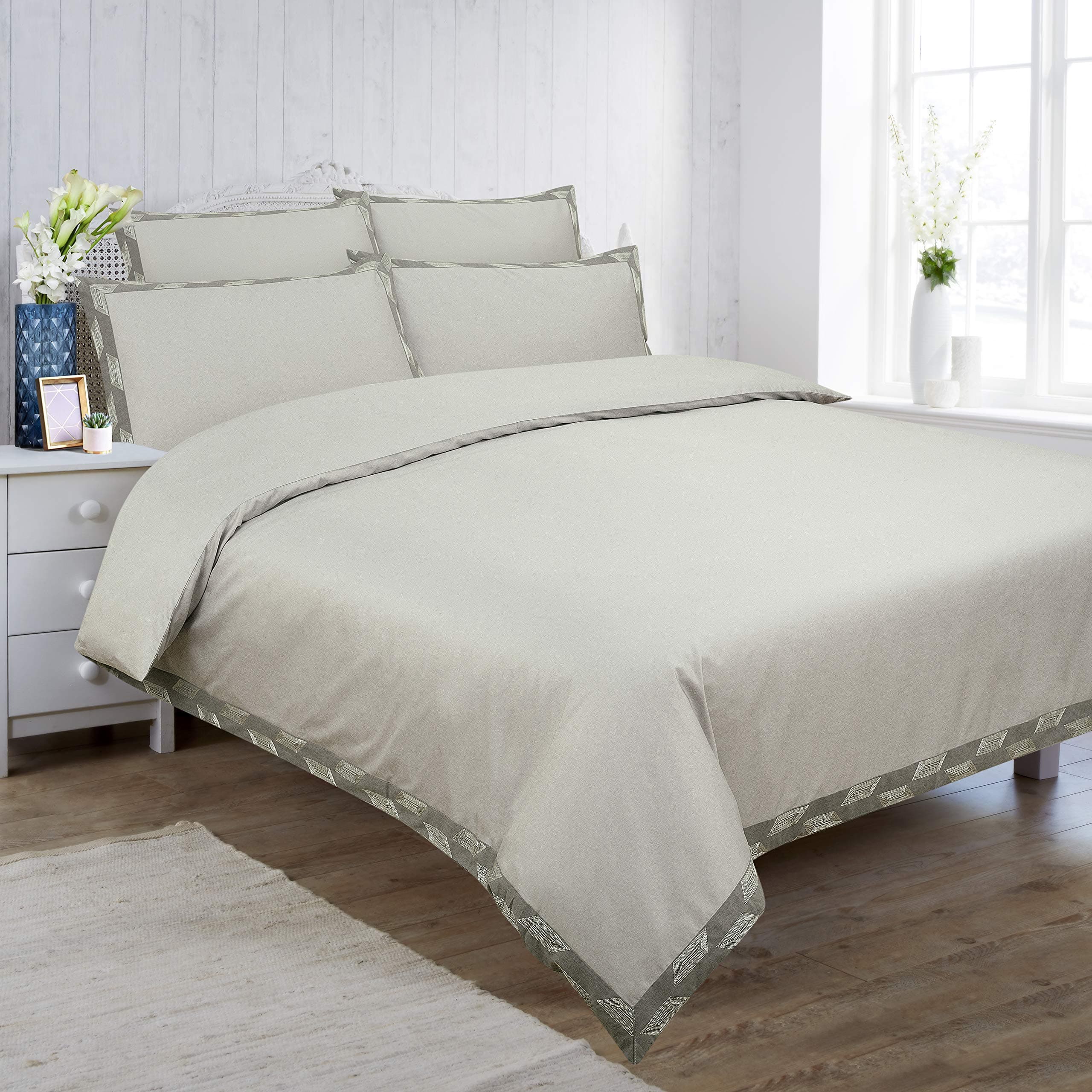 VANTONA Hotel Range Parallelogram 400TC King Duvet Set Silver