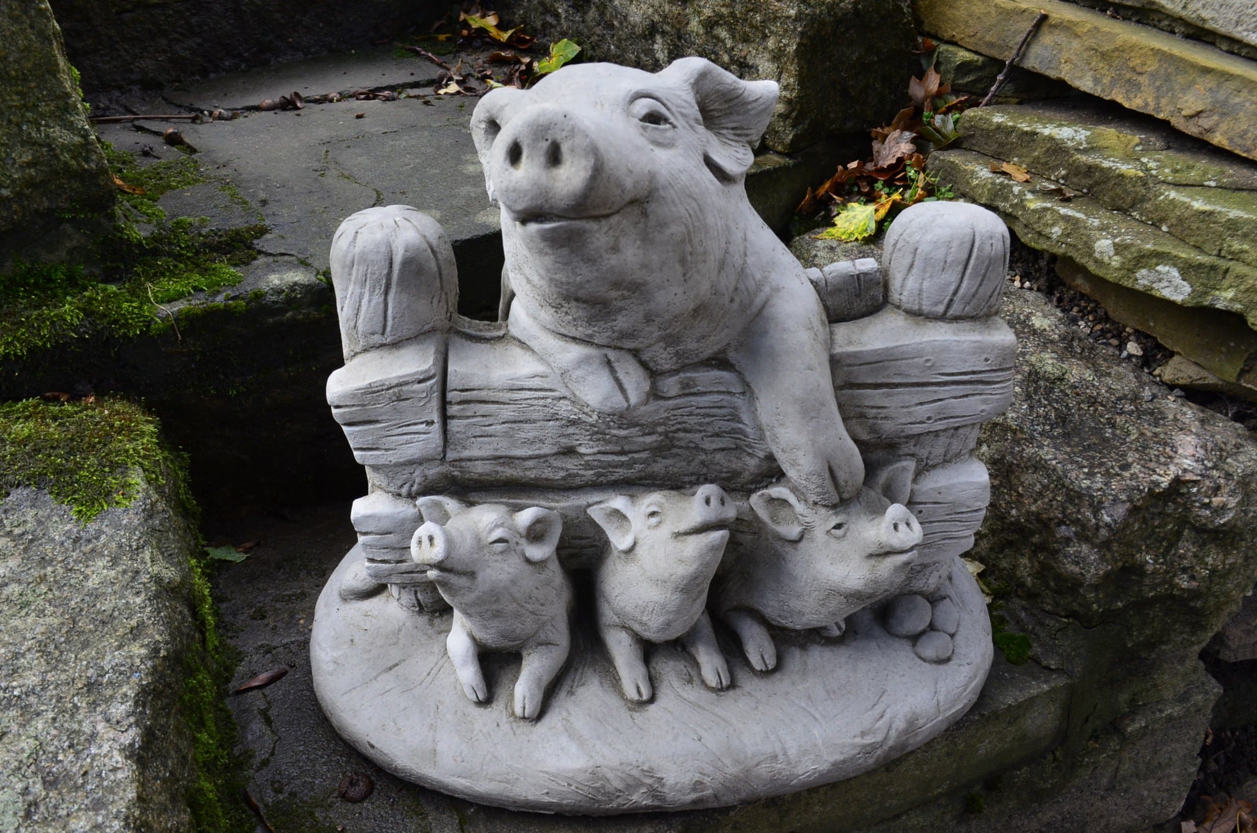 PIG FAMILY LARGE ANIMAL HAND CAST STONE GARDEN ORNAMENT/STATUE/SCULPTURE