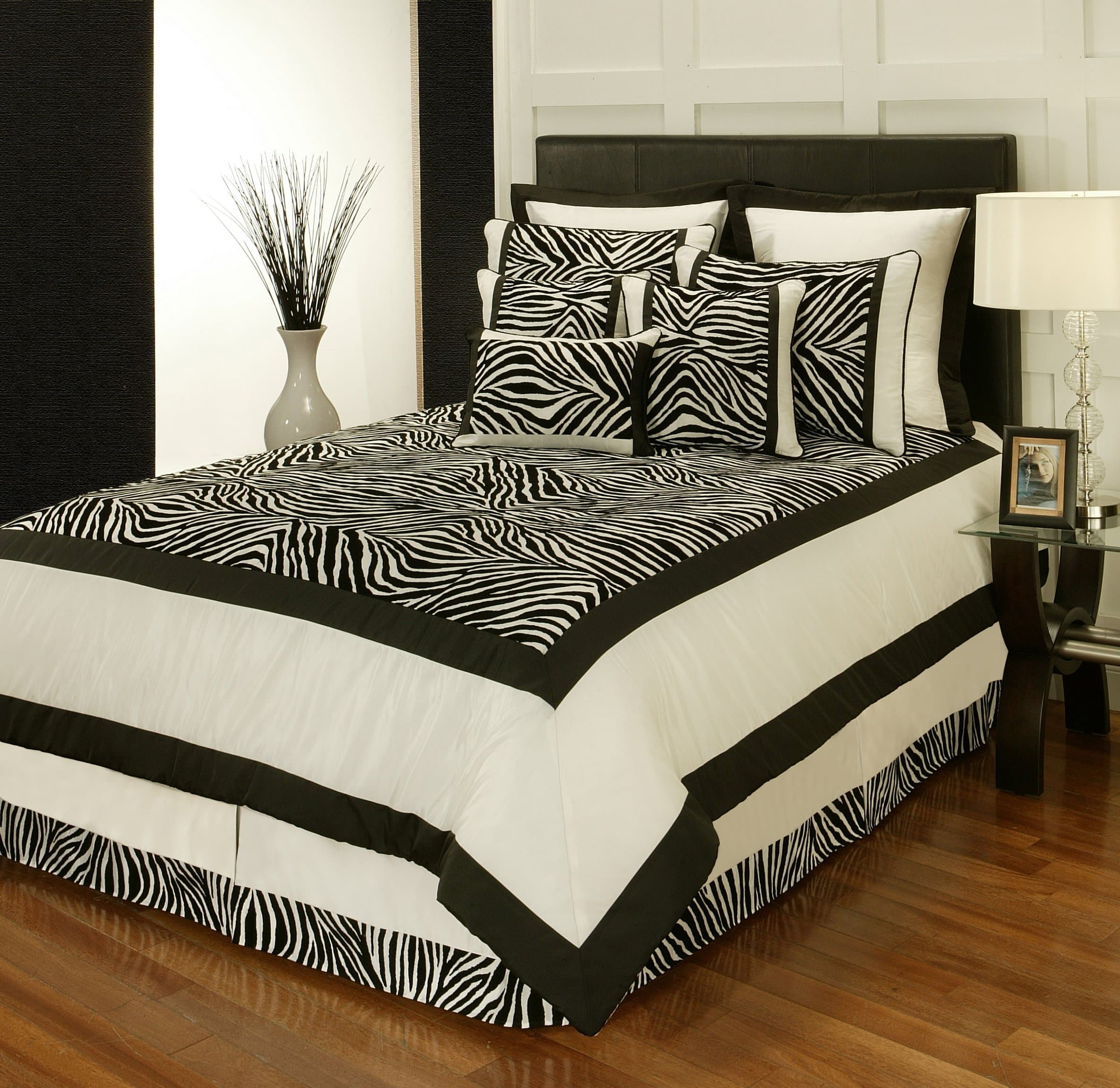 Sherry Kline Zuma Wild Style Black/ White 7-piece KING Comforter Set