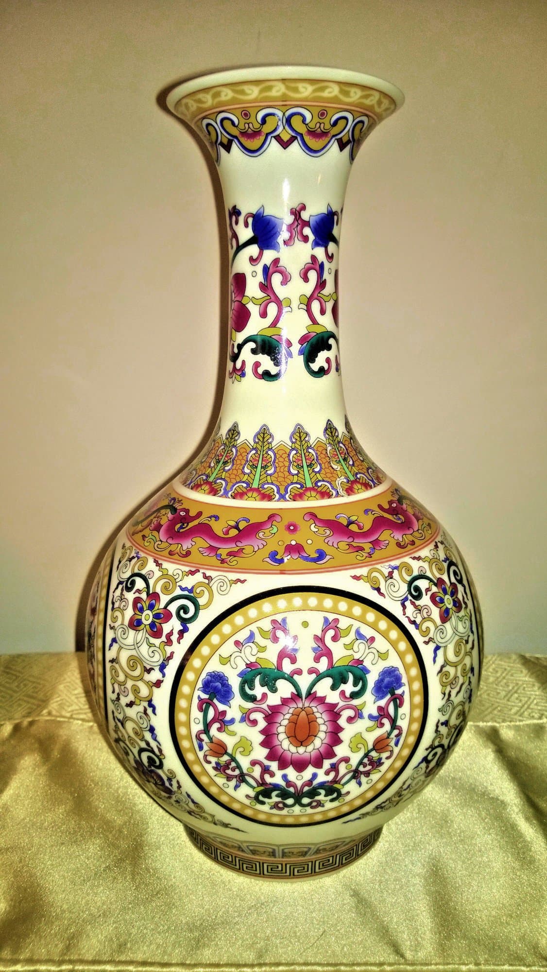 Chinese Traditional Enamel Coated Sparkling Floral Vase