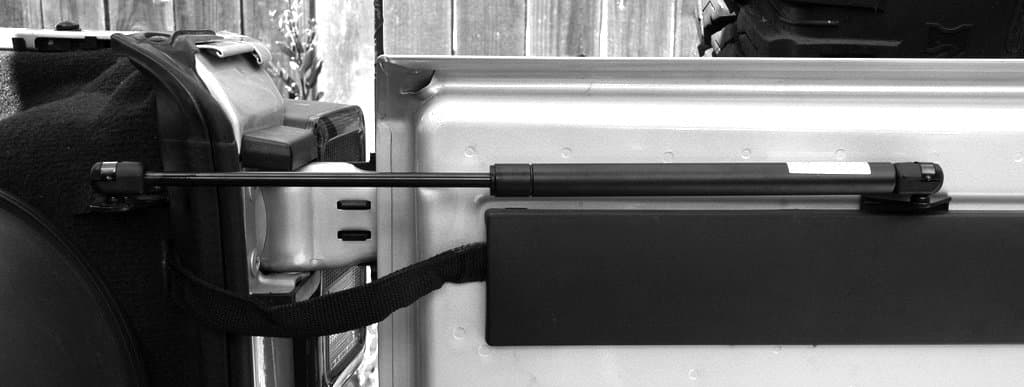 Dominion OffRoad Jeep JK Wrangler Tailgate Strut Kit (2007-2010) - Black Steel Tailgate Bracket