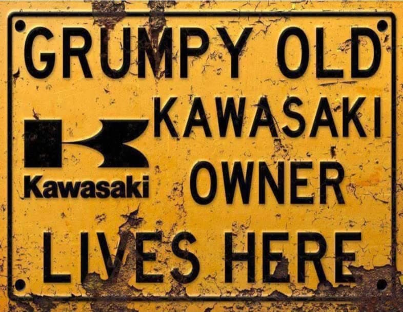 Vintage Rustic Advertising Retro Wall Tin Plaque 20x15cm - Pub Shed Bar Man Cave Home Garage Kitchen Gift Metal Sign - Grumpy Old inspired KAWASAKI Owner Lives Here, yellow
