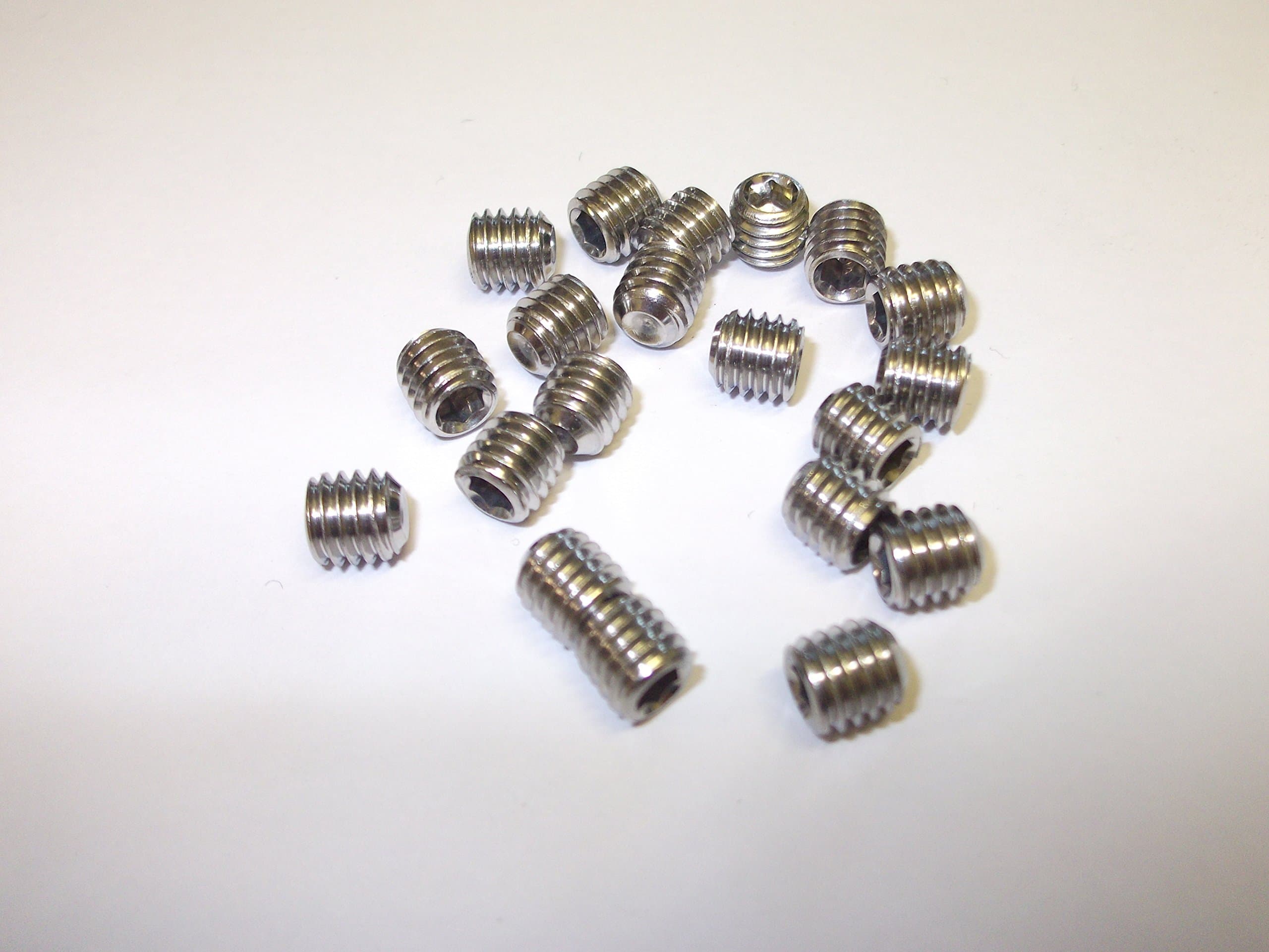 Innovo Pack of 20 M3 x 4mm A2 Stainless Steel Grub Screws Cup Point Hex Socket Steel